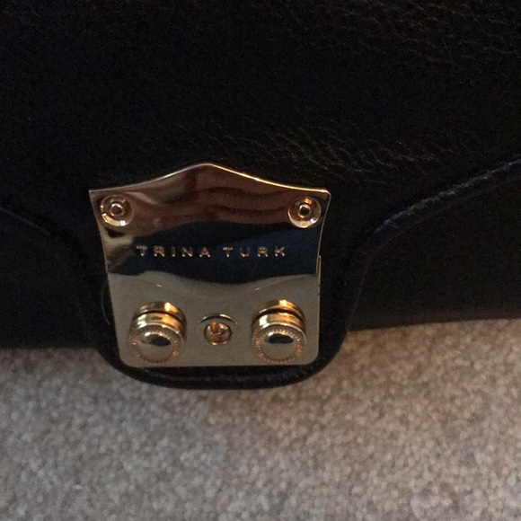 EXCELLENT CONDITION TRINA TURK BLK SHOULDER PURSE - Picture 2 of 8
